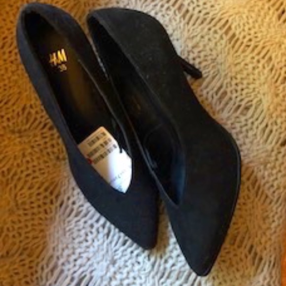 *HOST PICK* H&M Black Suede Pump *NEW* - Picture 1 of 8